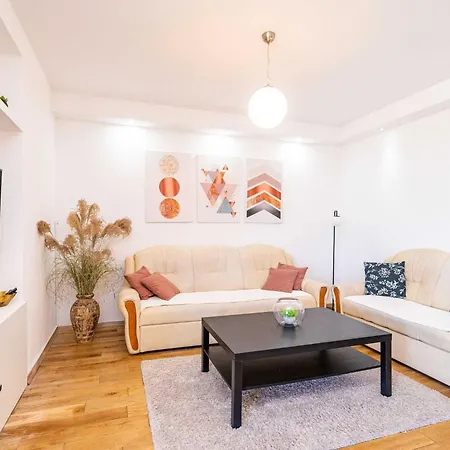 דירה Hladilo - Two Bedroom With Balcony *