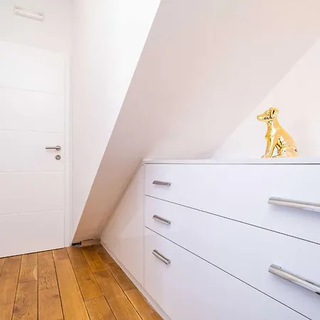 Modern In With Balcony Apartment