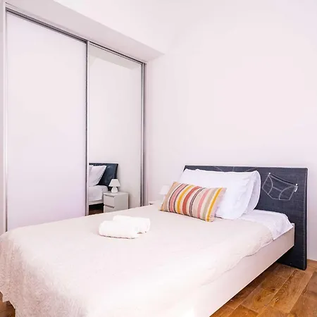Modern In With Balcony Dubrovnik