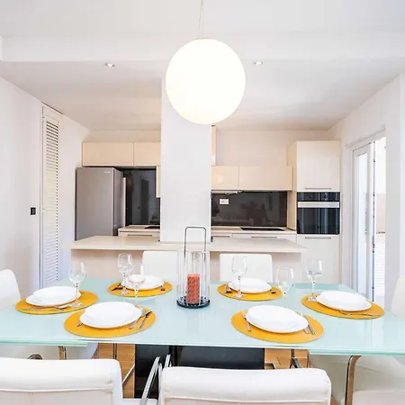 Modern In With Balcony * Ragusa