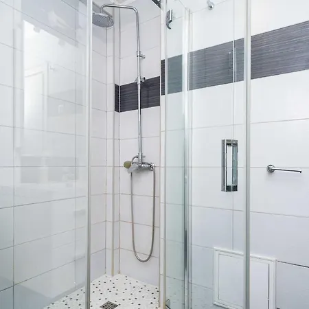 Modern In With Balcony Apartment